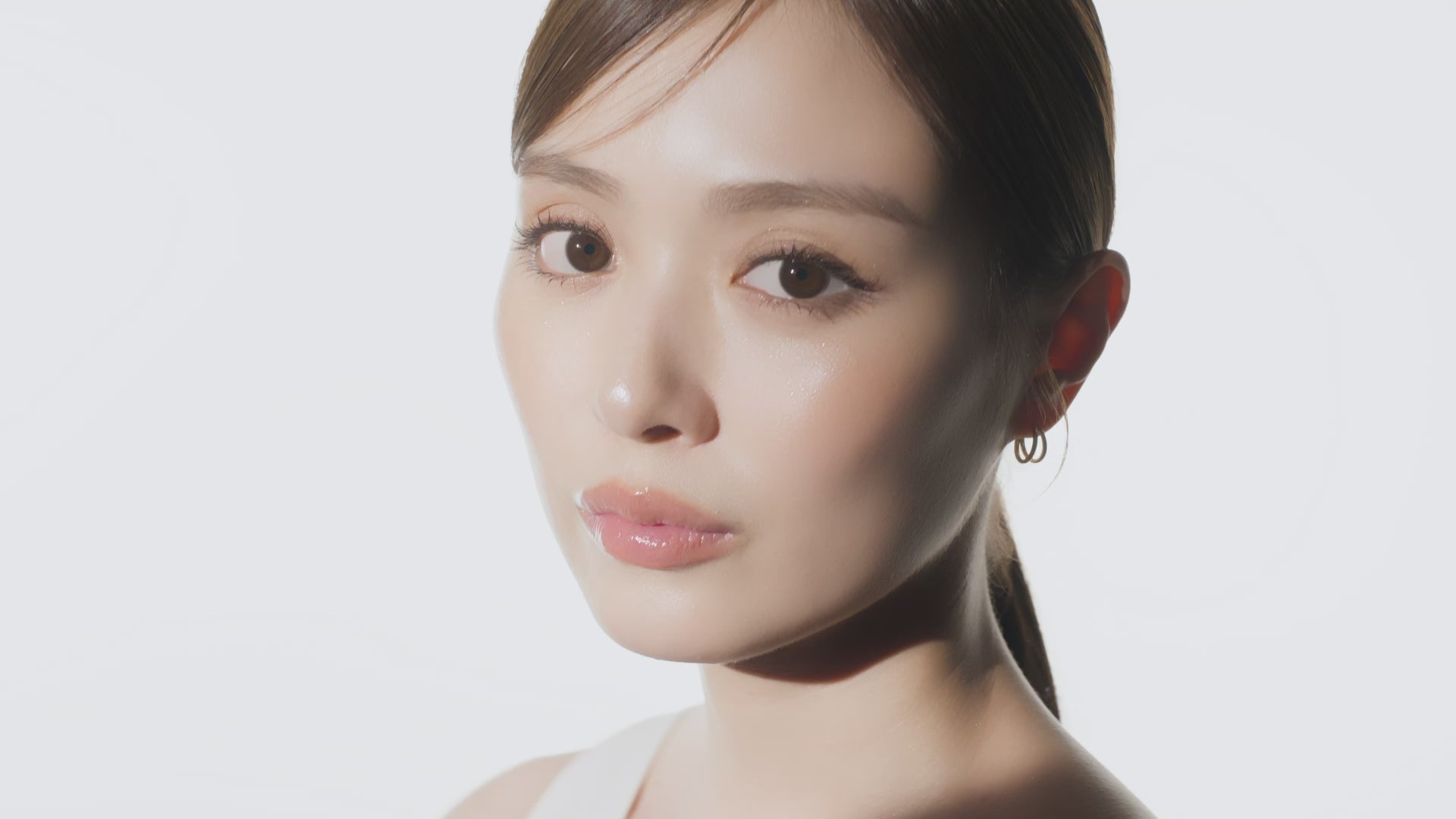 Load video: 内田理央さんが、Ulike Japanのブランドアンバサダーに就任しました。